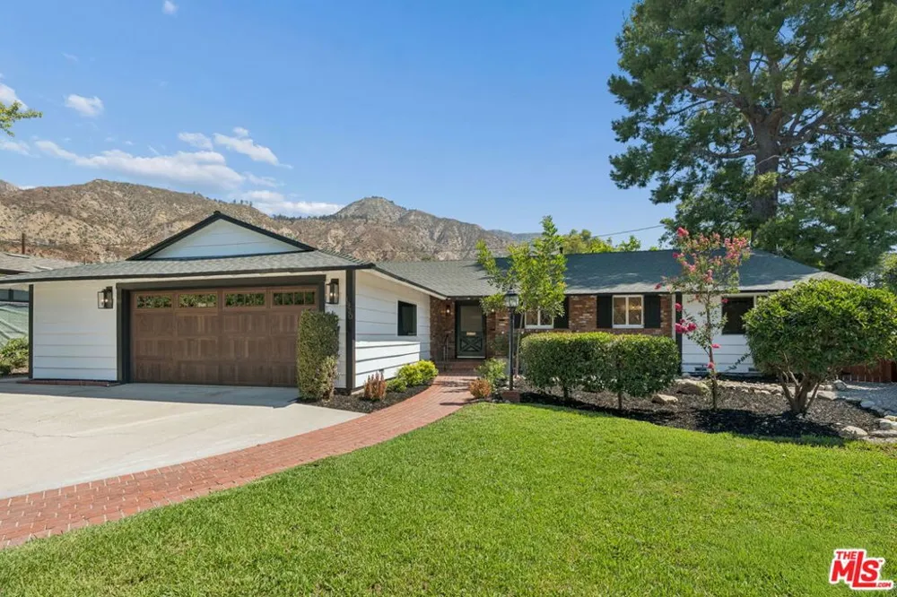 1920 Altadena Drive Pasadena, CA 91107