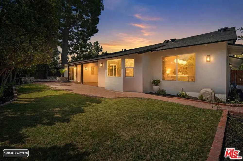 1920 Altadena Drive Pasadena, CA 91107