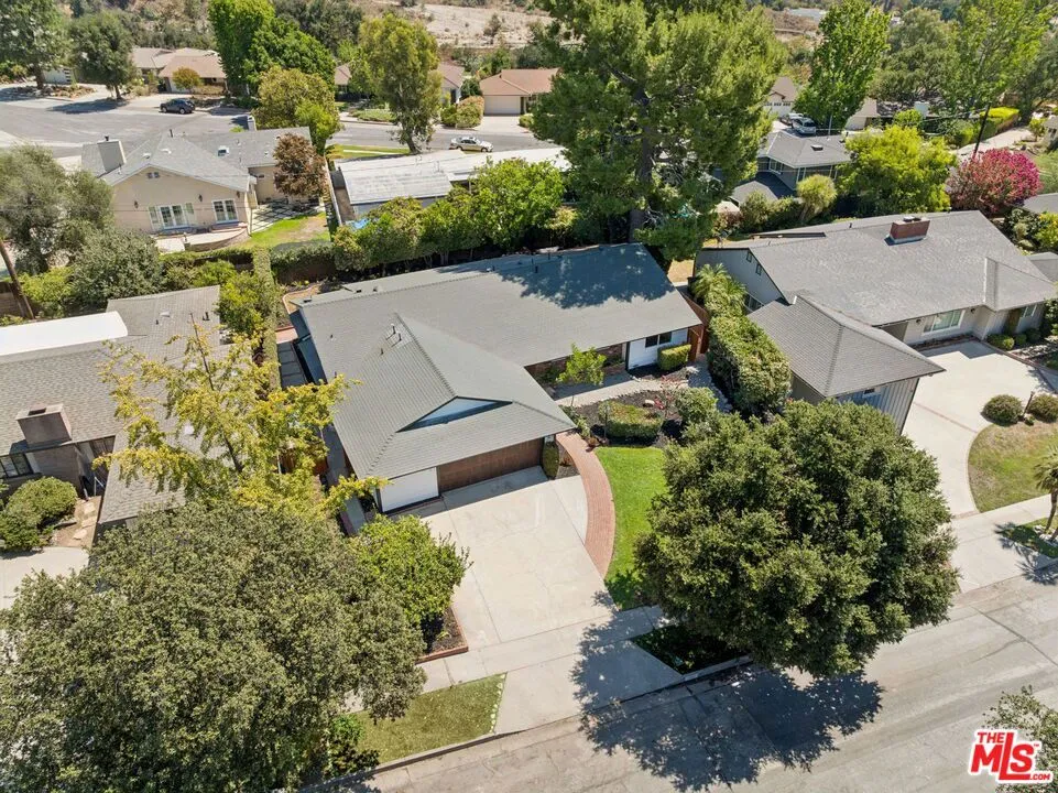 1920 Altadena Drive Pasadena, CA 91107