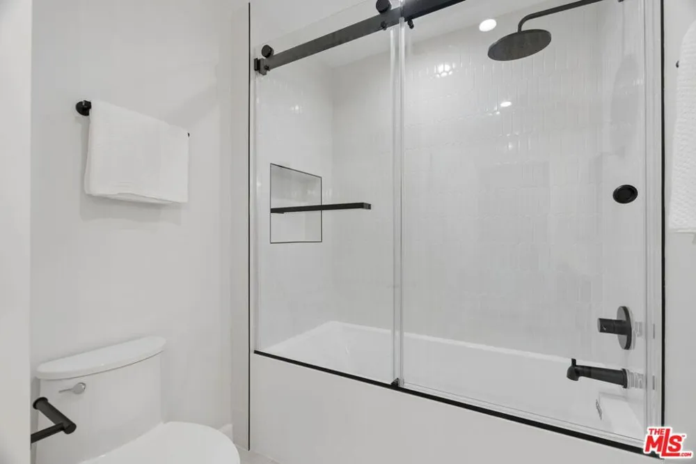 1920 Altadena Drive Pasadena, CA 91107