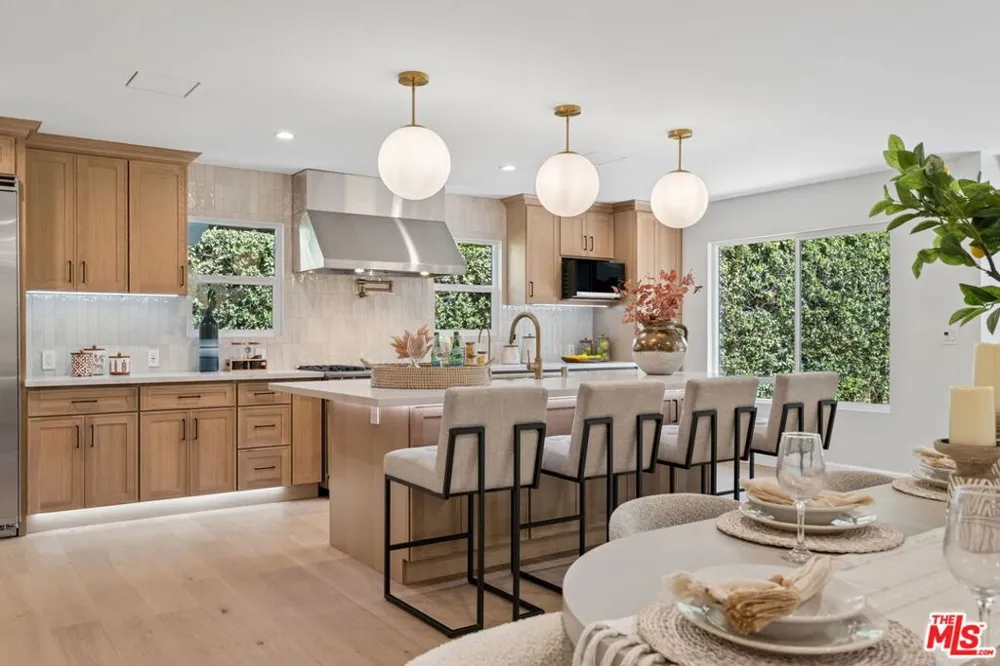 1920 Altadena Drive Pasadena, CA 91107