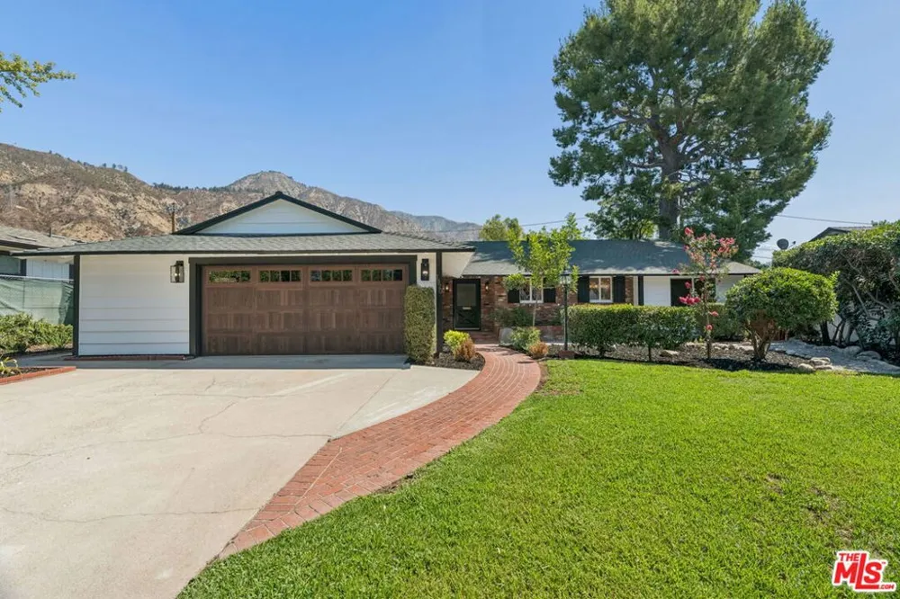 1920 Altadena Drive Pasadena, CA 91107