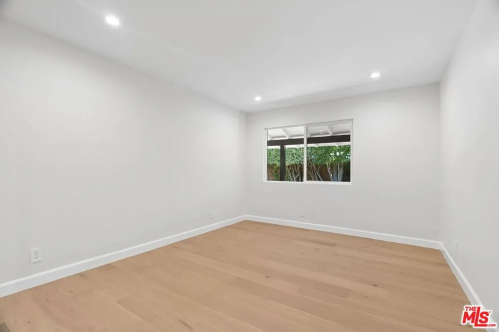 1920 Altadena Drive Pasadena, CA 91107
