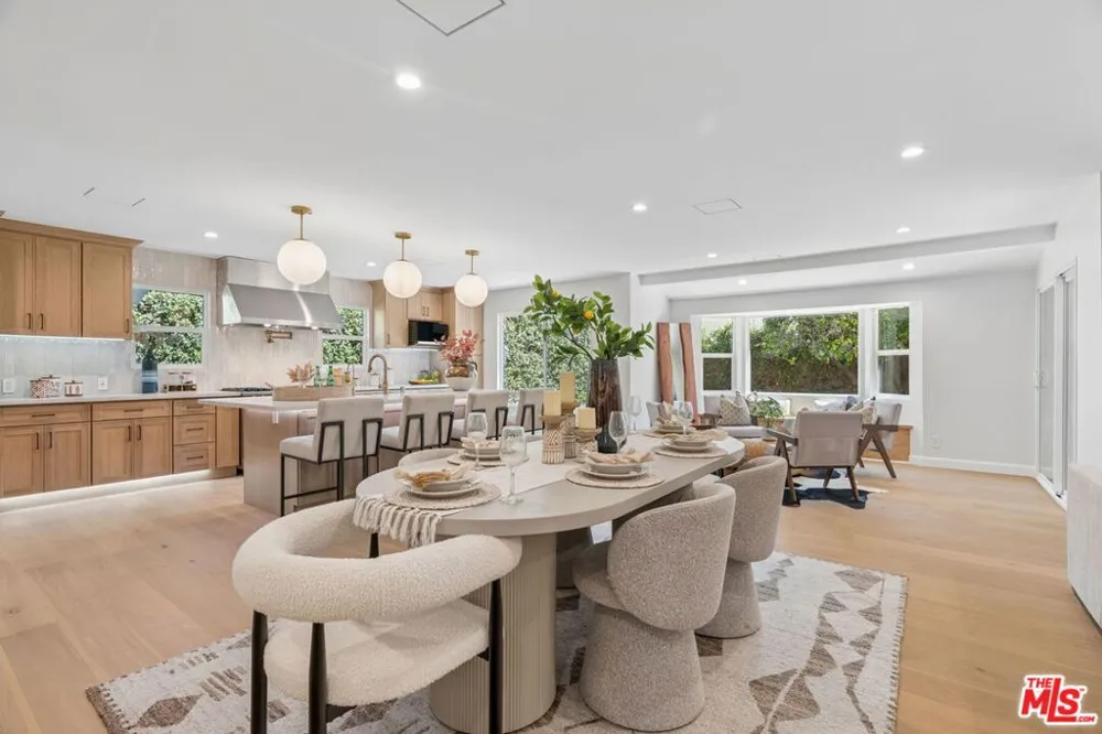1920 Altadena Drive Pasadena, CA 91107