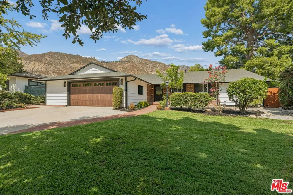 1920 Altadena Drive Pasadena, CA 91107