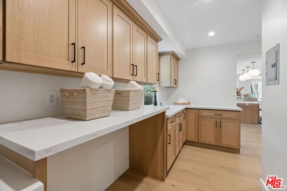 1920 Altadena Drive Pasadena, CA 91107
