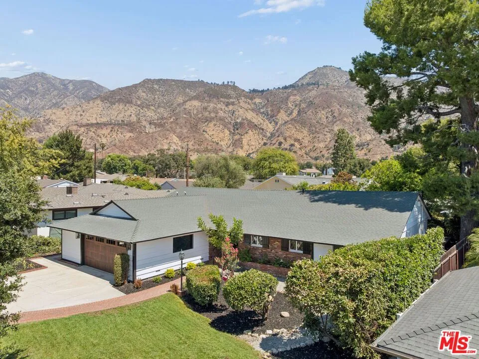 1920 Altadena Drive Pasadena, CA 91107