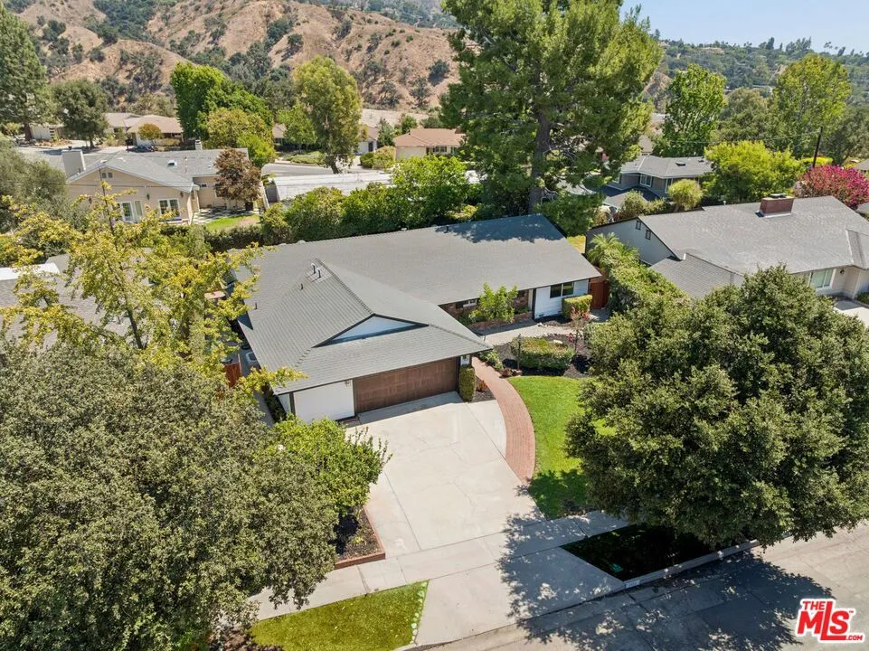 1920 Altadena Drive Pasadena, CA 91107