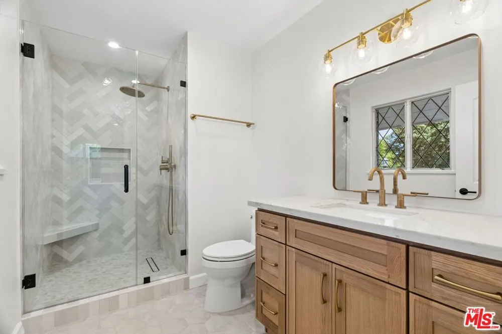 1920 Altadena Drive Pasadena, CA 91107