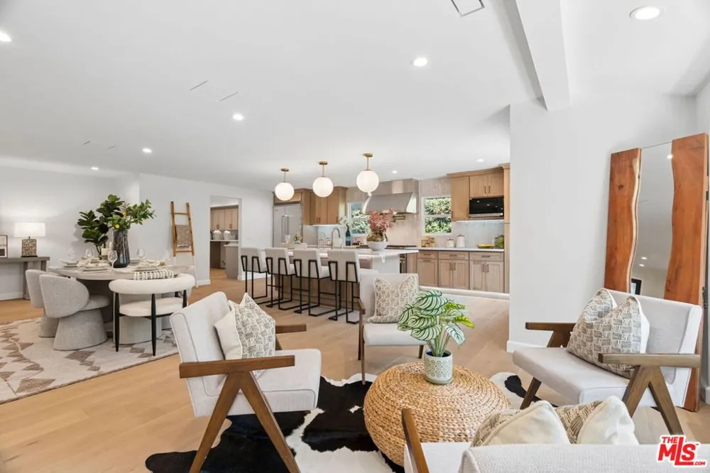 1920 Altadena Drive Pasadena, CA 91107
