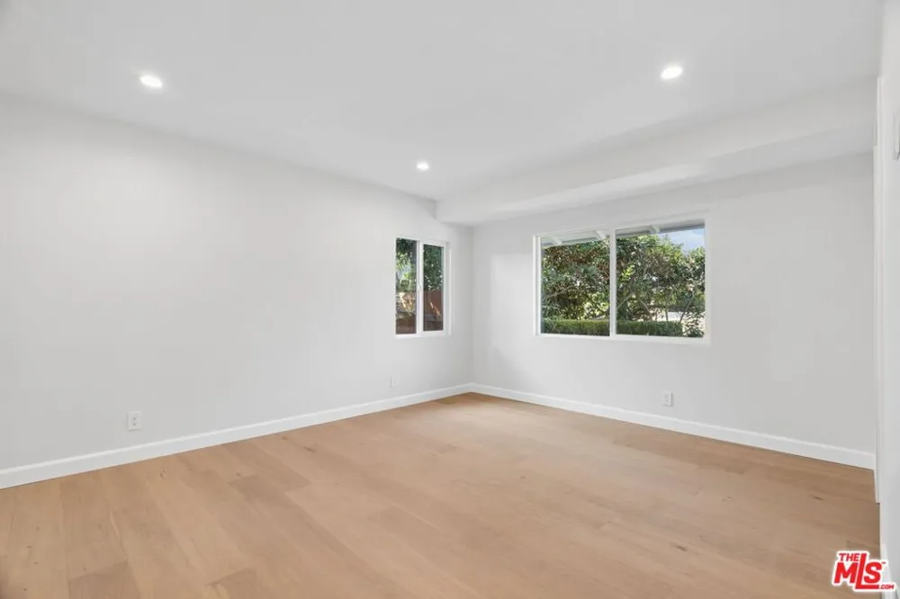 1920 Altadena Drive Pasadena, CA 91107