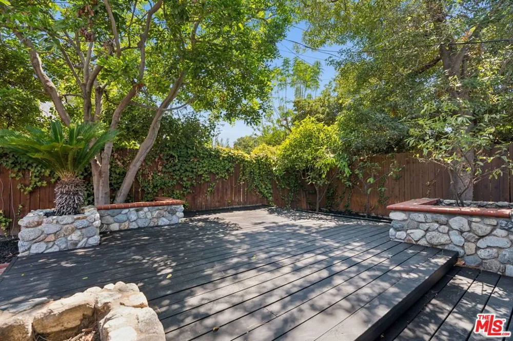 1920 Altadena Drive Pasadena, CA 91107