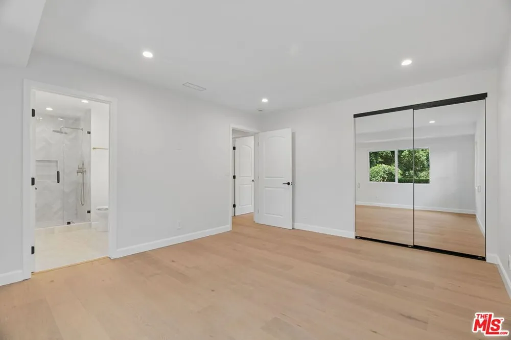 1920 Altadena Drive Pasadena, CA 91107