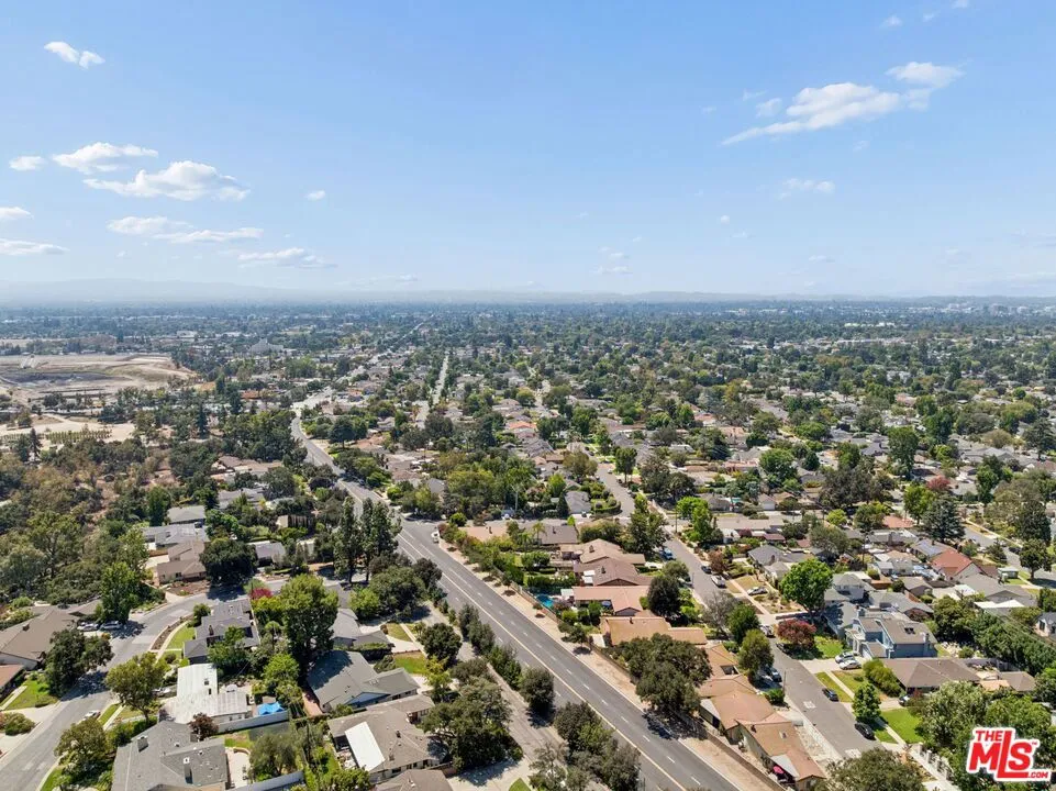 1920 Altadena Drive Pasadena, CA 91107
