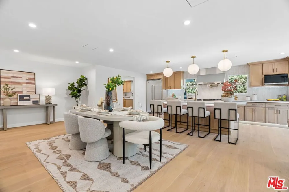 1920 Altadena Drive Pasadena, CA 91107