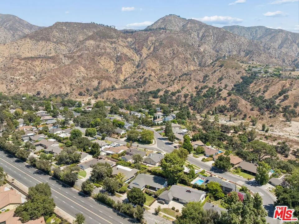 1920 Altadena Drive Pasadena, CA 91107