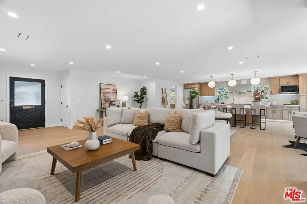 1920 Altadena Drive Pasadena, CA 91107