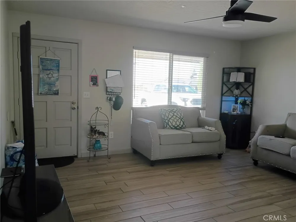 16031 Mesa Hesperia, CA 92345