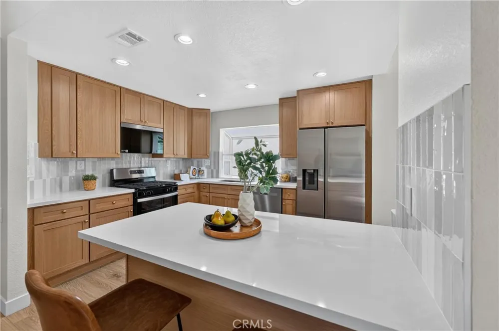 43 Oxbow Creek Laguna Hills, CA 92653