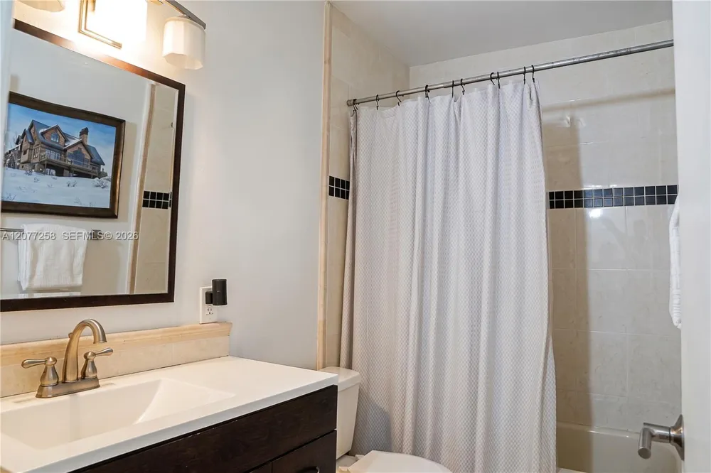 2119 NE 44th St Lighthouse Point, FL 33064