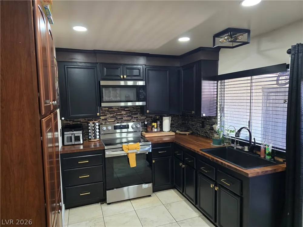 5837 Bromley Avenue Las Vegas, NV 89107
