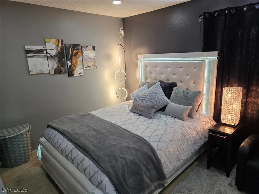5837 Bromley Avenue Las Vegas, NV 89107