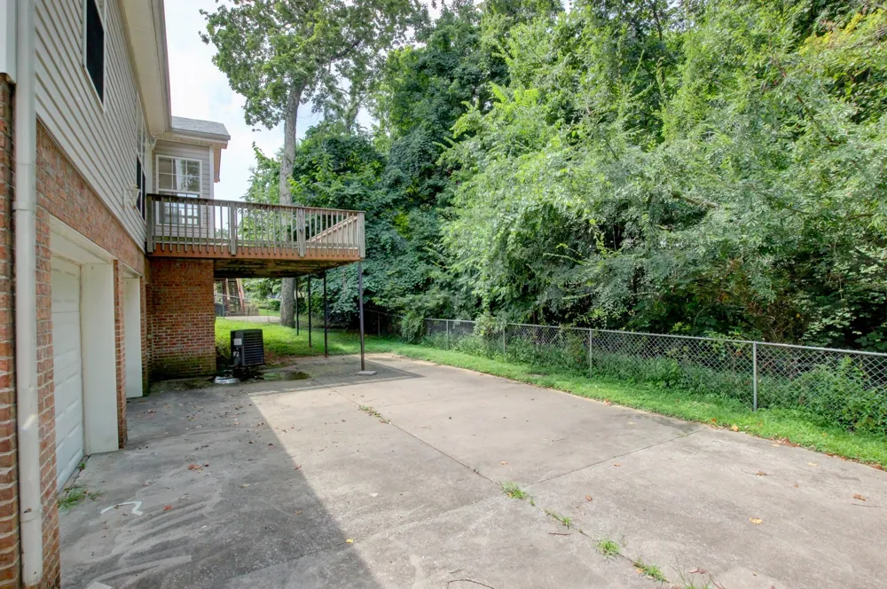 341 Brook Mead Dr Clarksville, TN 37042