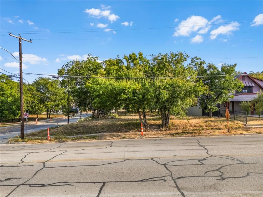 2501 E Vickery Boulevard Fort Worth, TX 76105