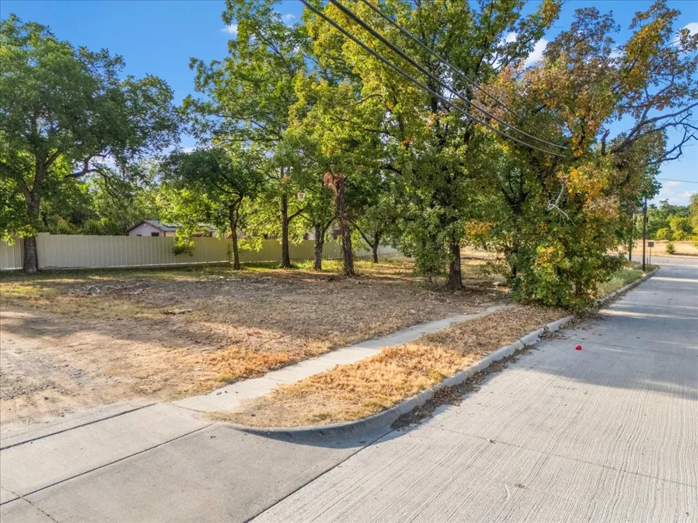 2501 E Vickery Boulevard Fort Worth, TX 76105