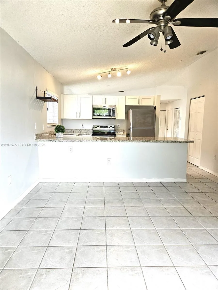 405 Kelly Ln Weston, FL 33326