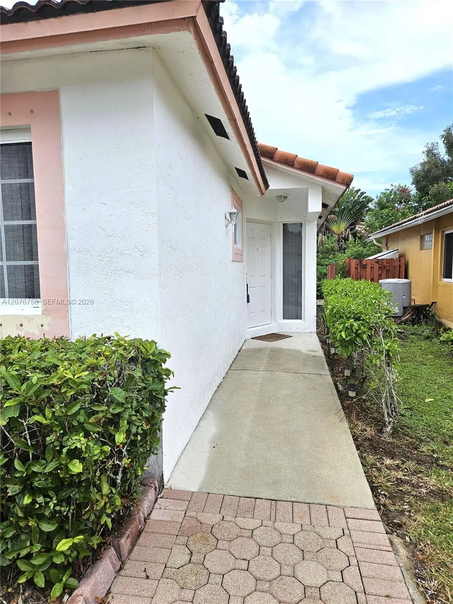 405 Kelly Ln Weston, FL 33326