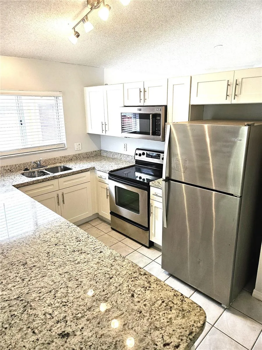 405 Kelly Ln Weston, FL 33326