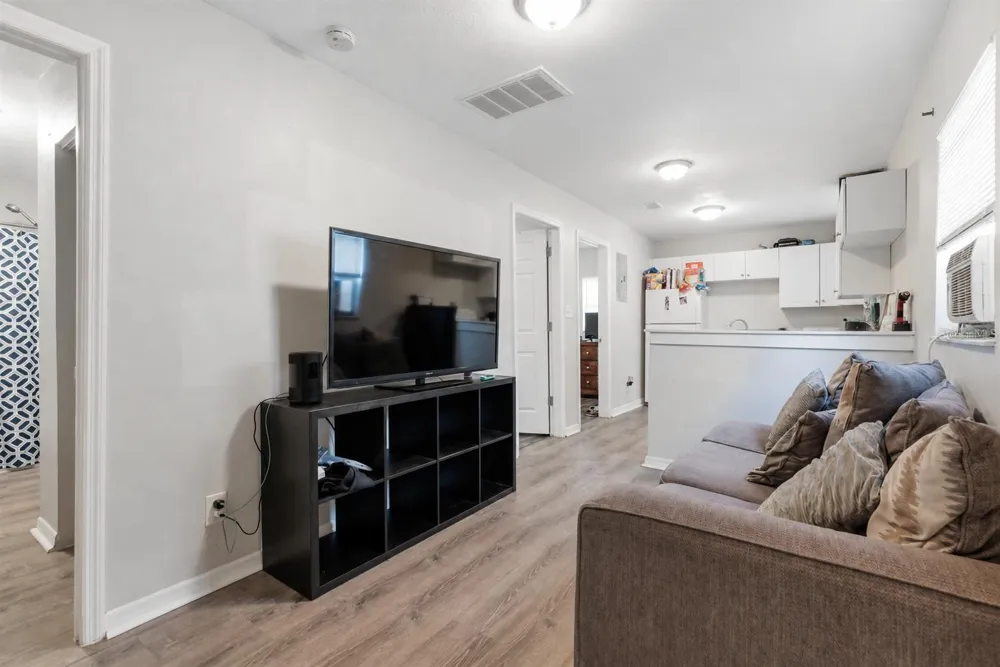 3203 DELEUIL AVENUE Tampa, FL 33610