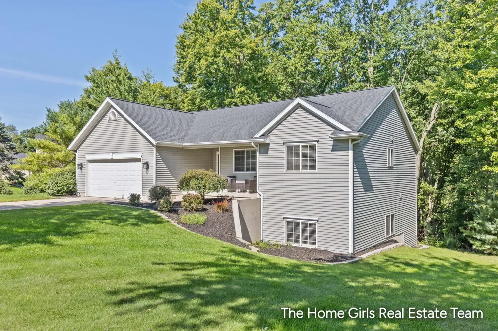 10333 Meadowgate Drive NE Algoma Township, MI 49345