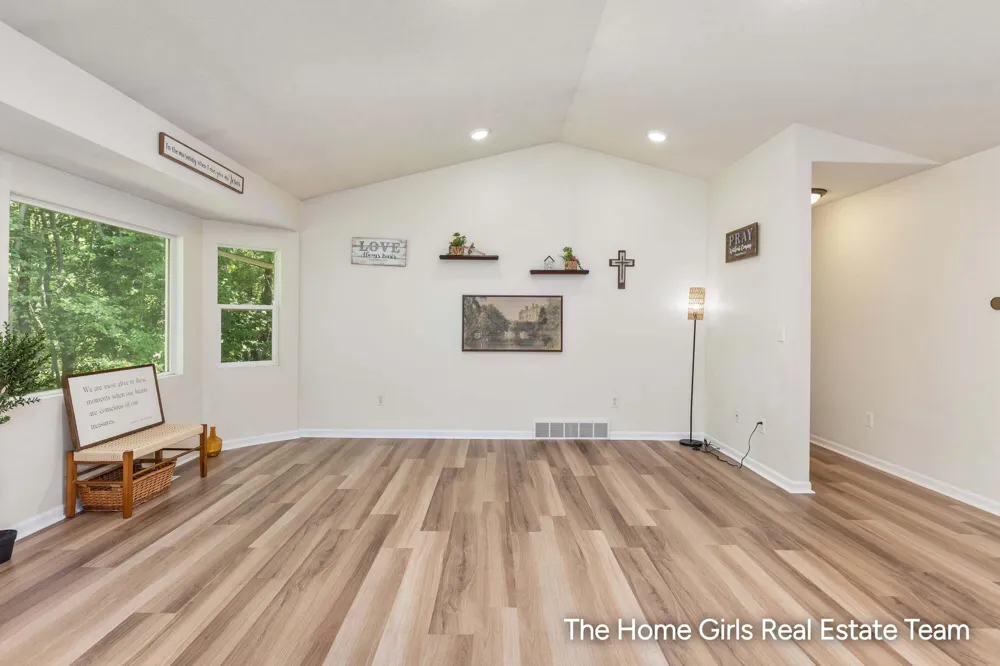 10333 Meadowgate Drive NE Algoma Township, MI 49345