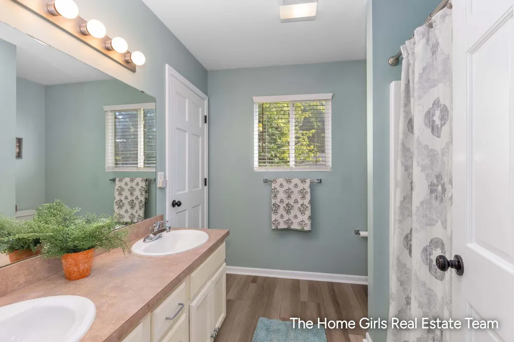 10333 Meadowgate Drive NE Algoma Township, MI 49345
