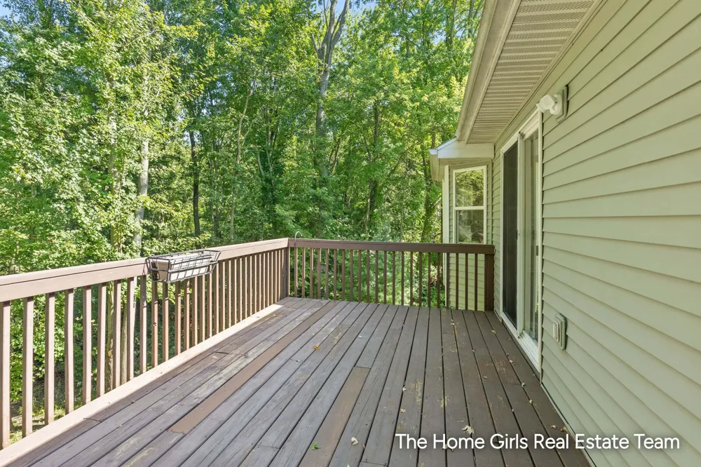 10333 Meadowgate Drive NE Algoma Township, MI 49345