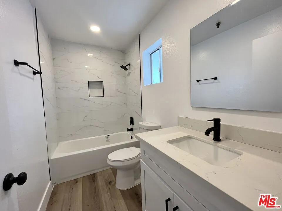 11430 Cedar Avenue #9 Hawthorne, CA 90250