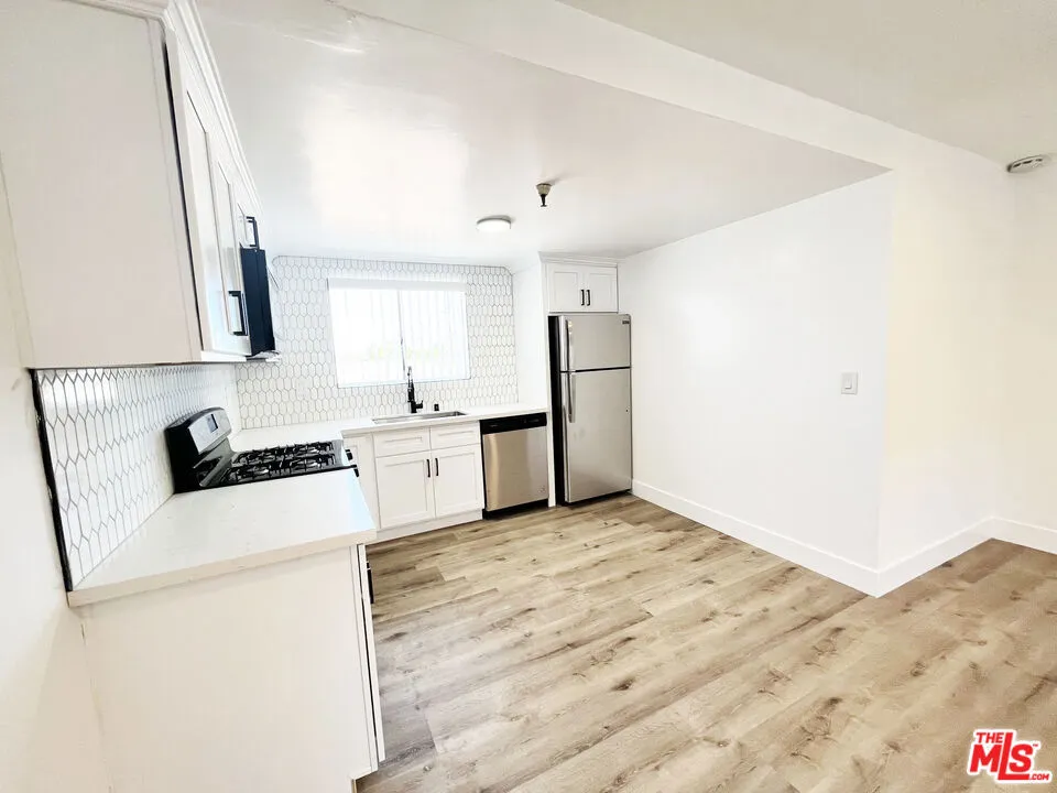 11430 Cedar Avenue #9 Hawthorne, CA 90250