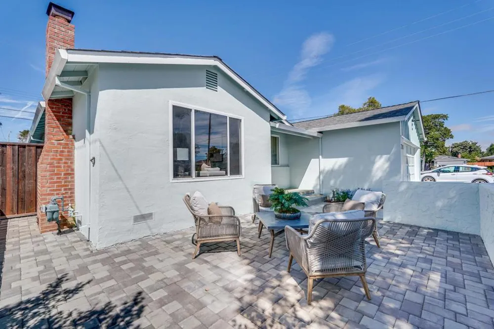 2210 Stebbins Avenue Santa Clara, CA 95051