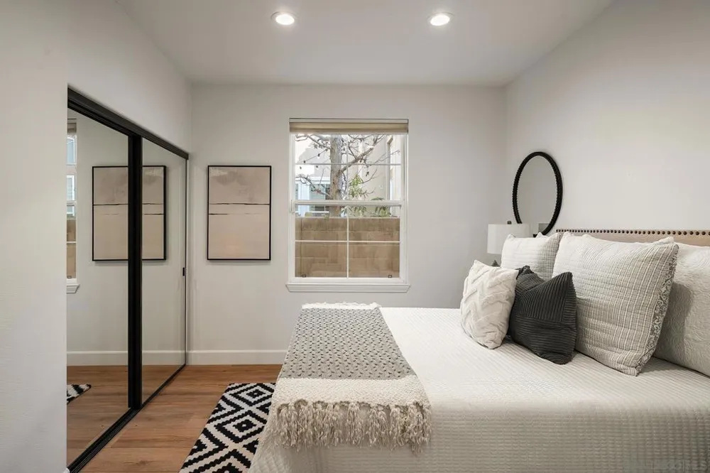 31 Montclair Irvine, CA 92602