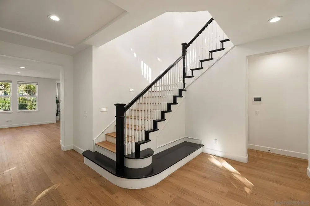 31 Montclair Irvine, CA 92602