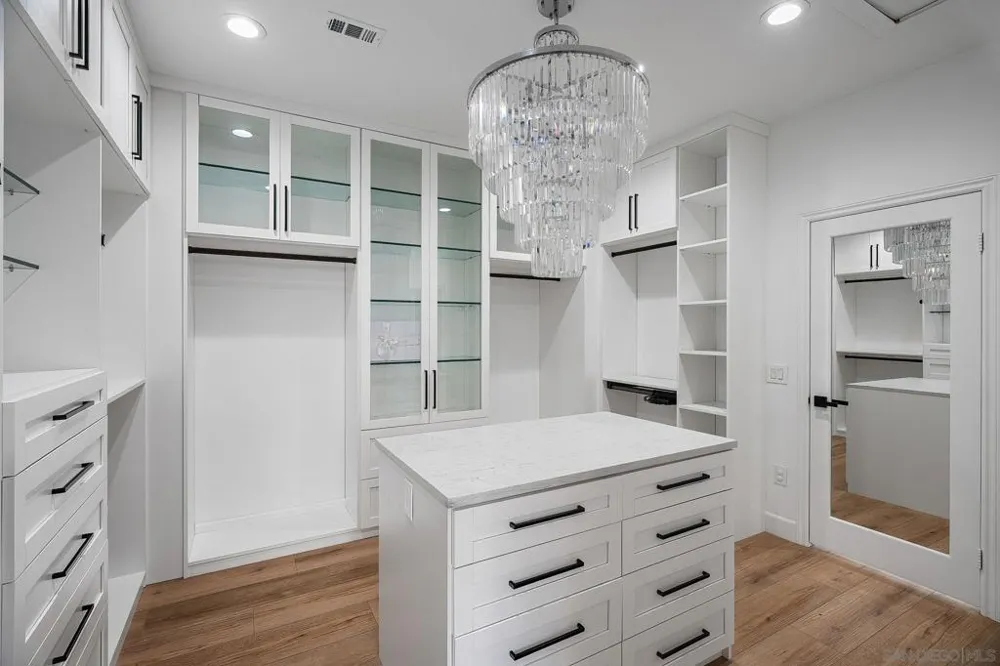 31 Montclair Irvine, CA 92602
