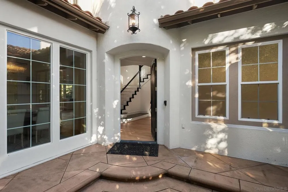 31 Montclair Irvine, CA 92602