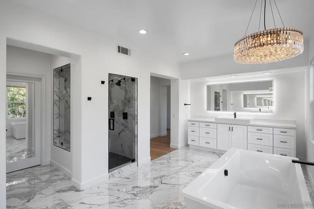 31 Montclair Irvine, CA 92602