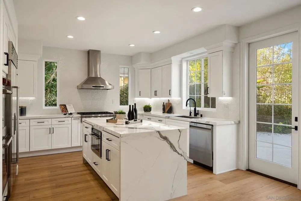31 Montclair Irvine, CA 92602
