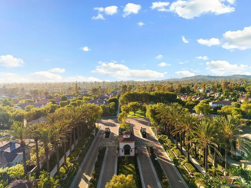 31 Montclair Irvine, CA 92602