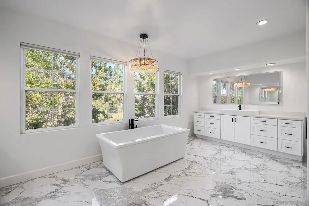 31 Montclair Irvine, CA 92602