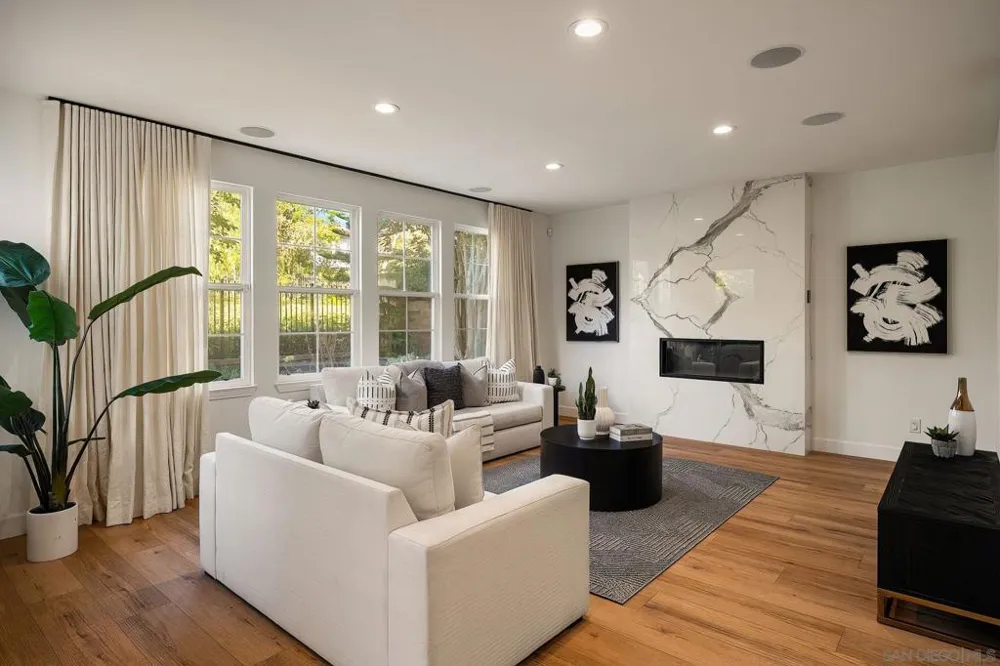 31 Montclair Irvine, CA 92602
