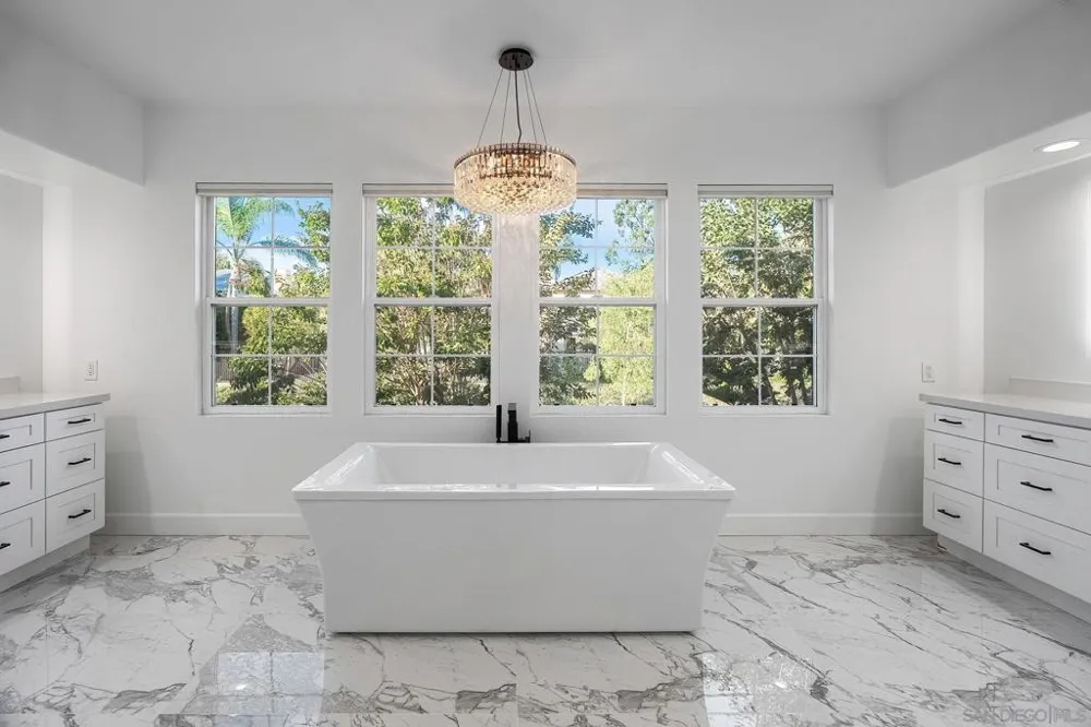 31 Montclair Irvine, CA 92602